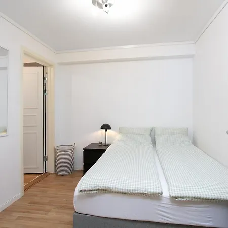 Exclusive 4-room In The Heart Of Downtown Apartment *