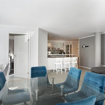 Exclusive 4-room In The Heart Of Downtown