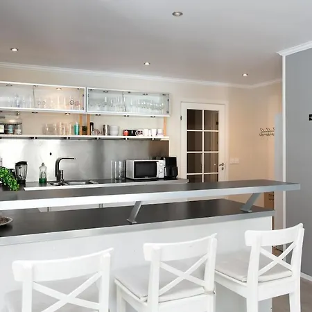 Exclusive 4-room In The Heart Of Downtown *